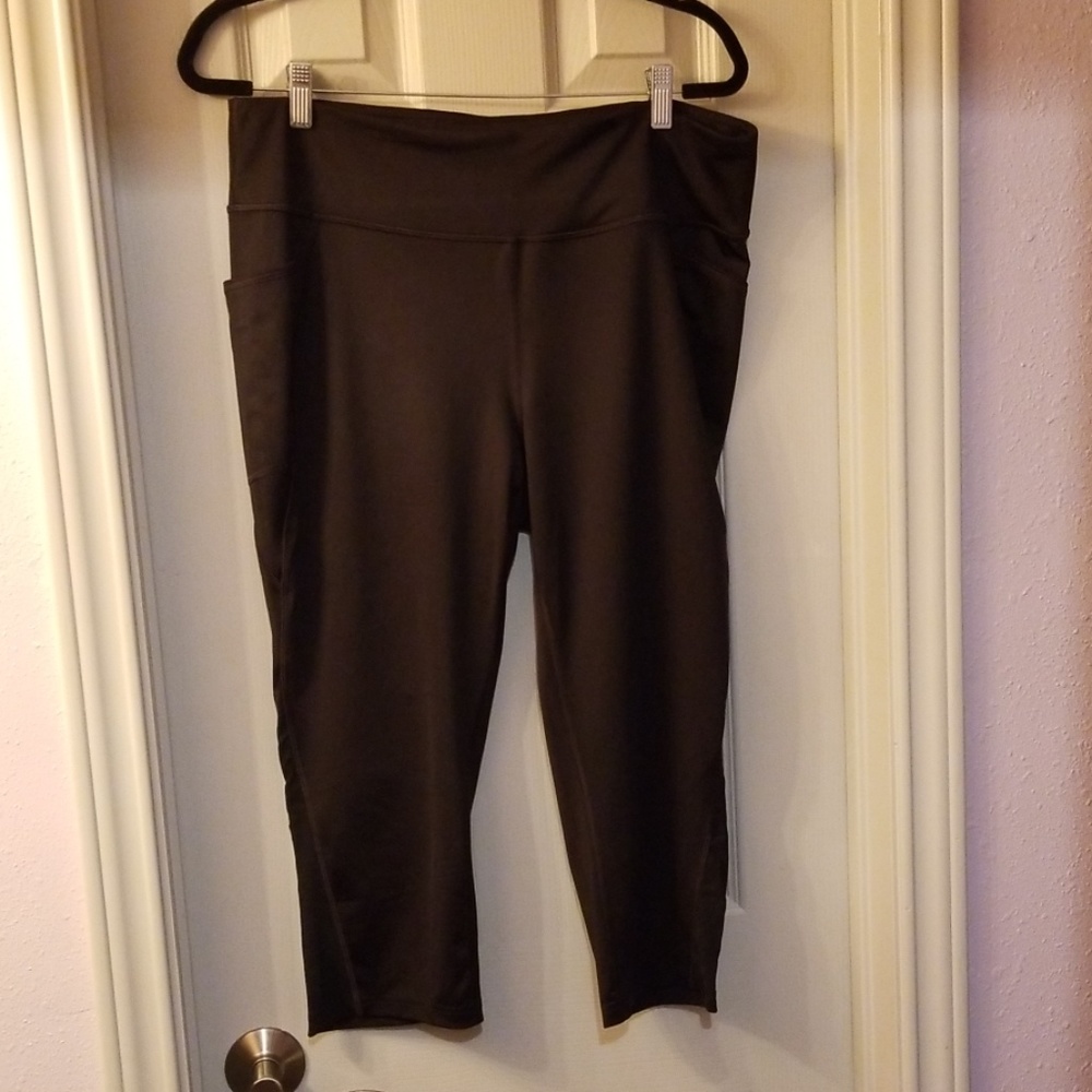 Tek gear workout capris black 1x